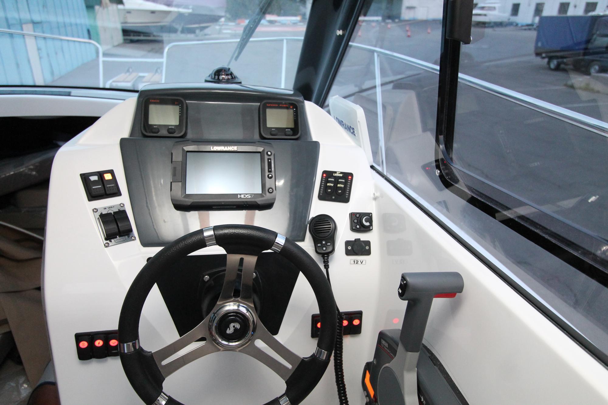 Монтаж оборудования и двигателя YAMAHA 150 на Beneteau Antares 7.80