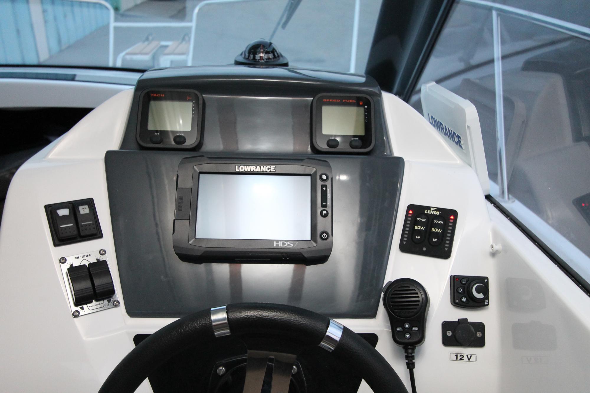 Монтаж оборудования и двигателя YAMAHA 150 на Beneteau Antares 7.80