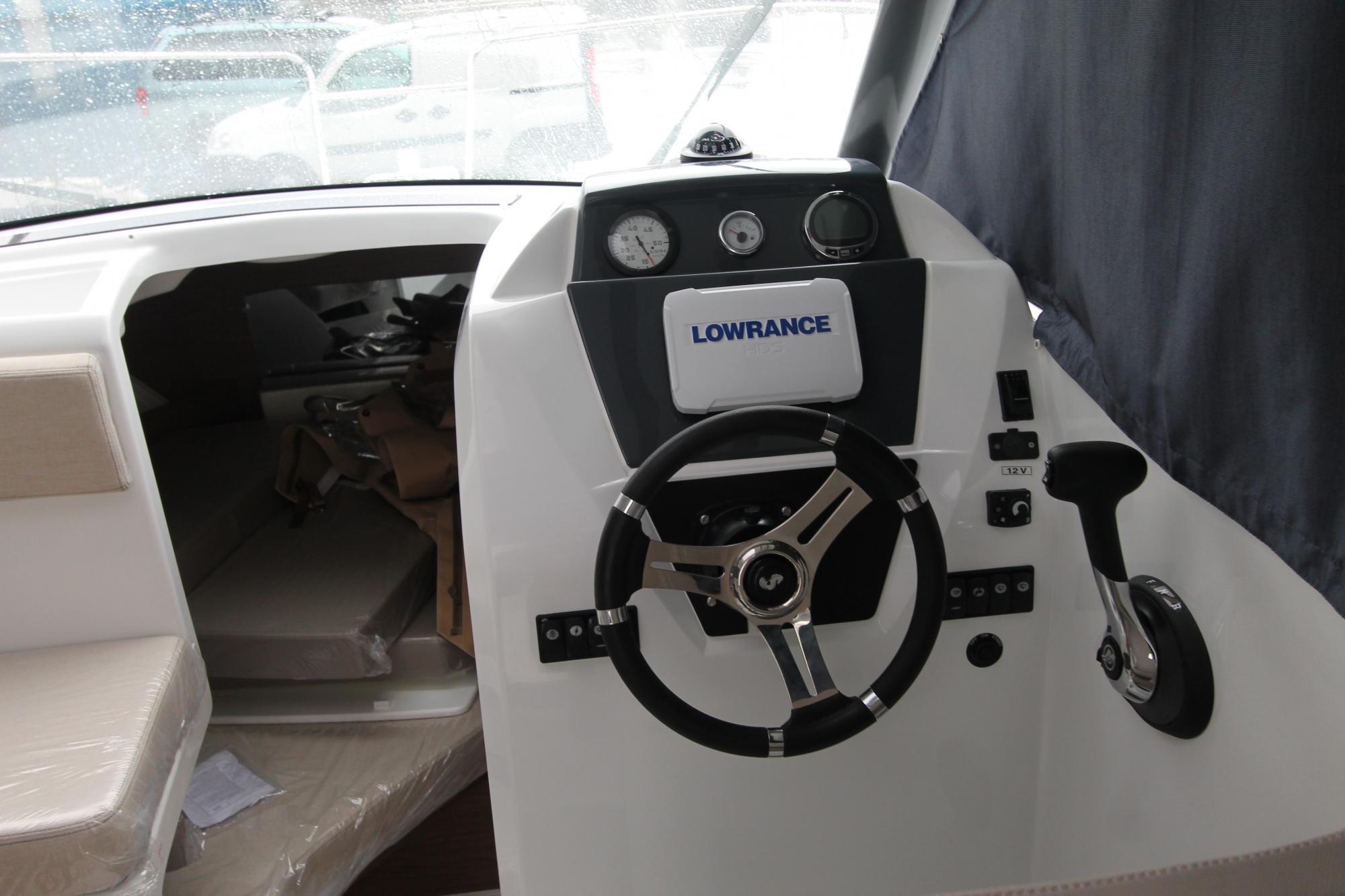 Монтаж оборудования и двигателя MERCURY 150 на катер Beneteau Antares 7.80