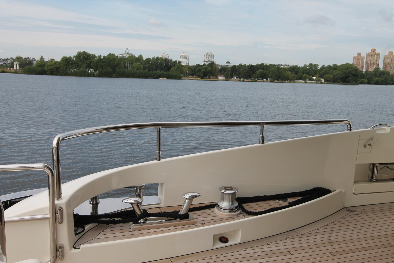 Изготовление леерного ограждения. Установка телевизоров на яхту Azimut 98