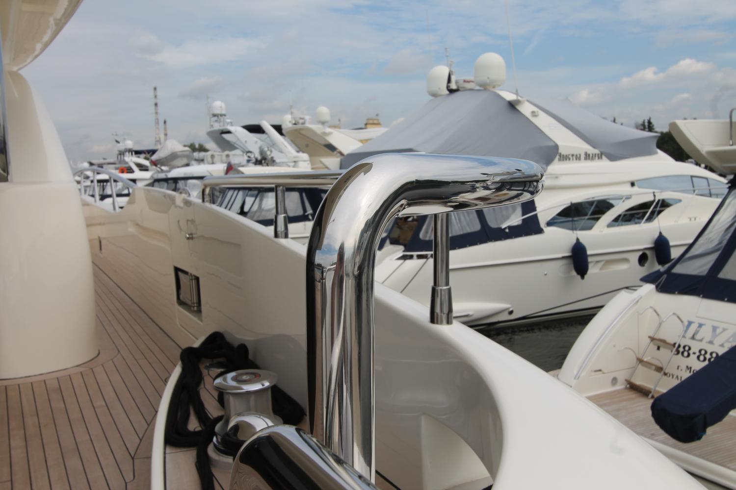 Изготовление леерного ограждения. Установка телевизоров на яхту Azimut 98