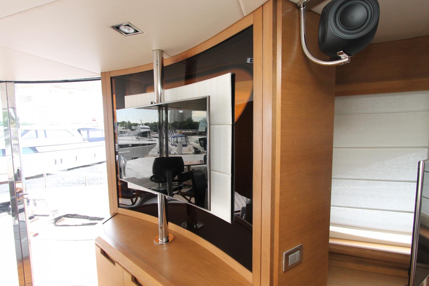 Изготовление леерного ограждения. Установка телевизоров на яхту Azimut 98