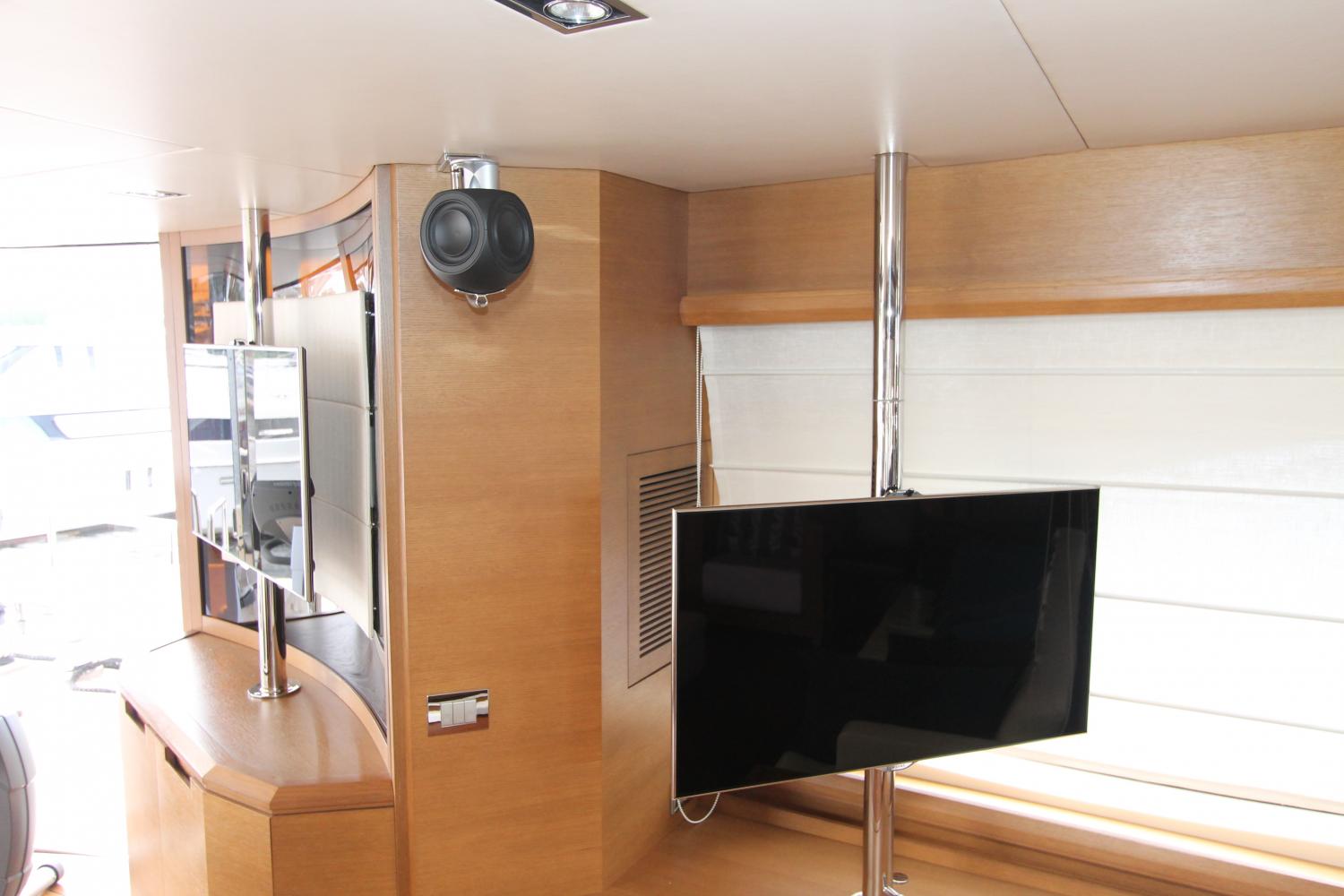 Изготовление леерного ограждения. Установка телевизоров на яхту Azimut 98