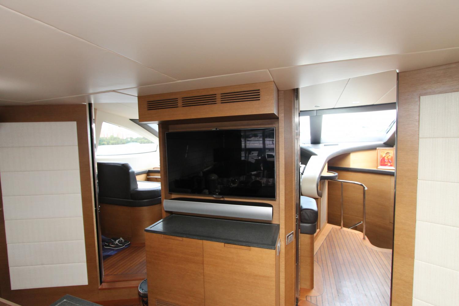 Изготовление леерного ограждения. Установка телевизоров на яхту Azimut 98