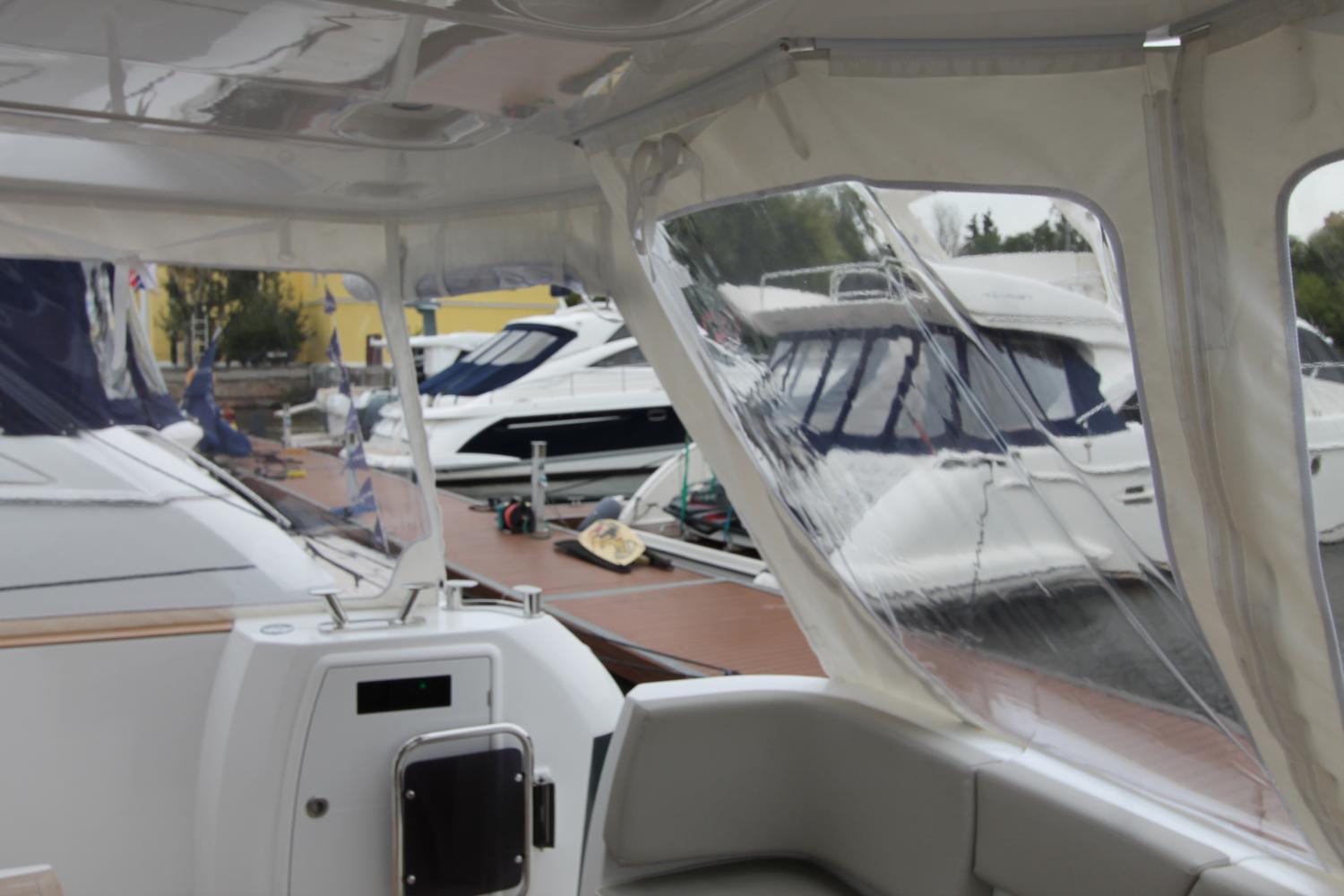 Монтаж дополнительного оборудования и пошив тента на яхту Azimut Magellano 43 FLY