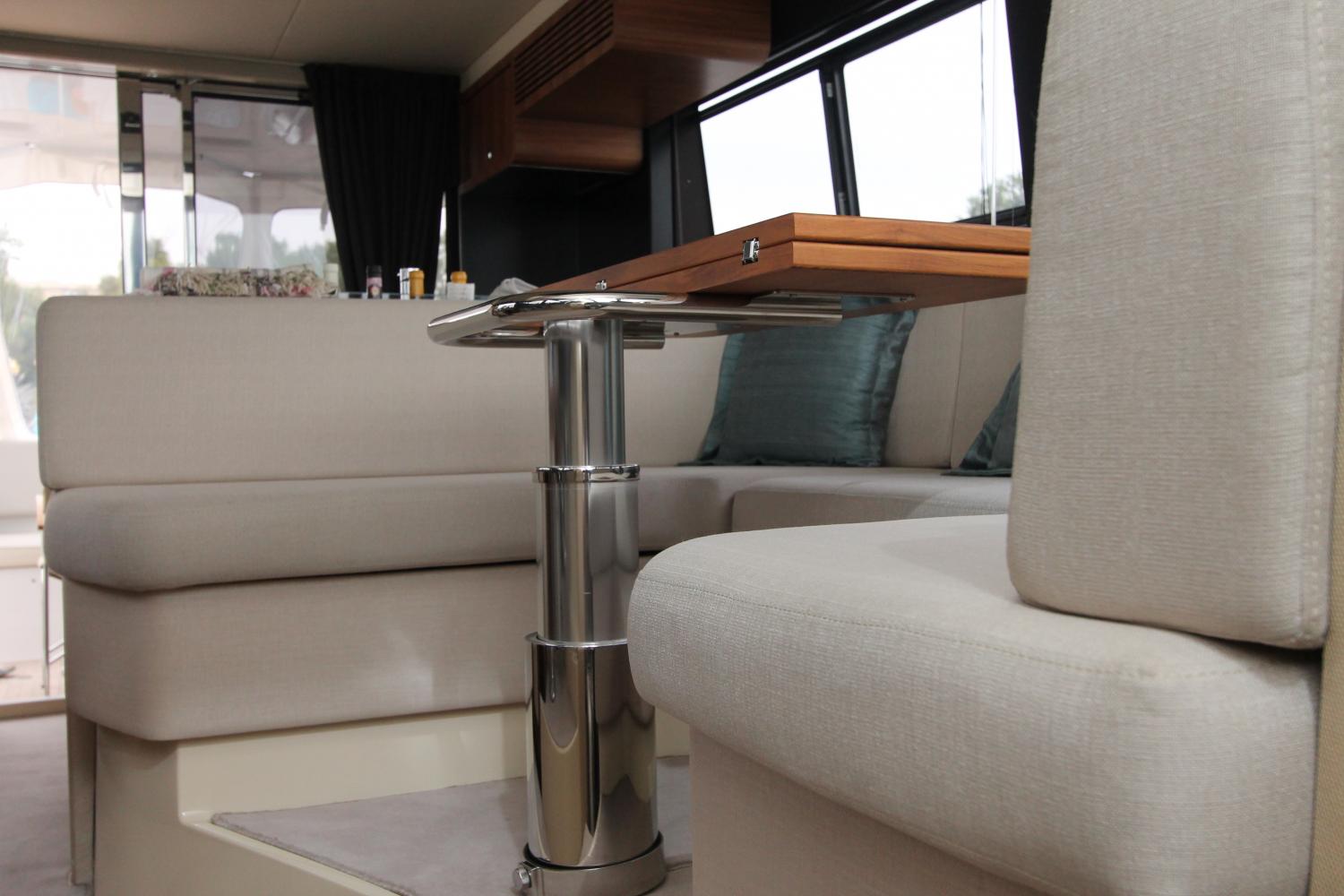 Монтаж дополнительного оборудования и пошив тента на яхту Azimut Magellano 43 FLY
