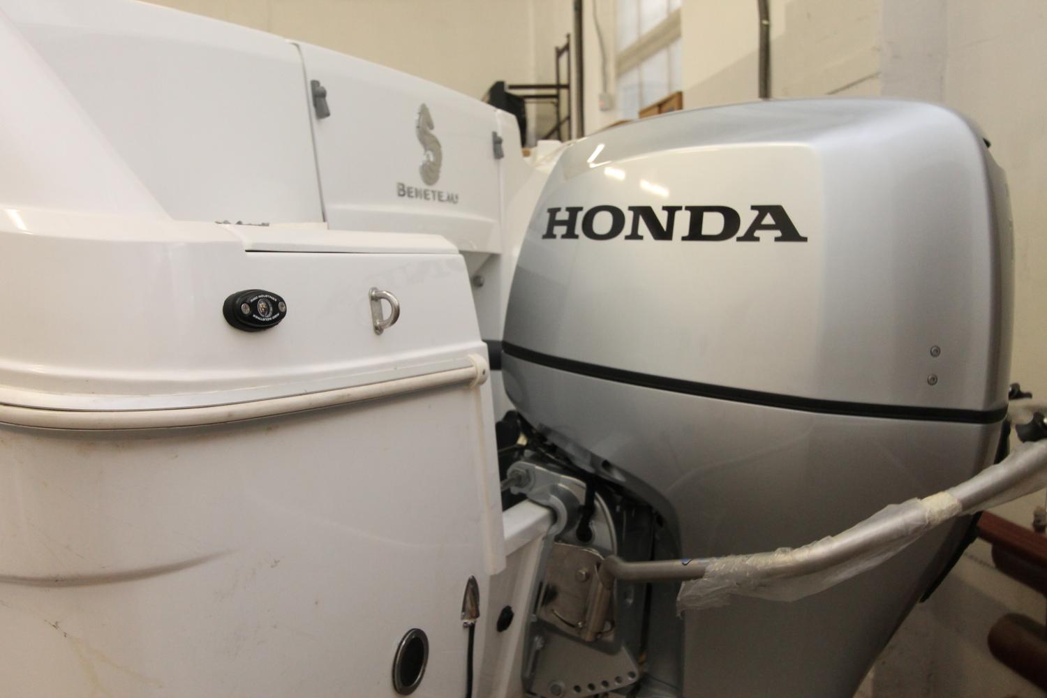 Монтаж оборудования и ПЛМ HONDA 115 на катер Beneteau Antares 6.80