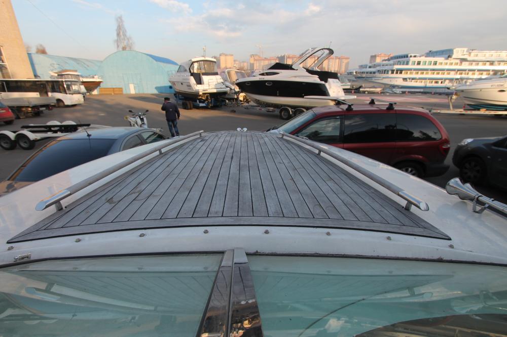 Предпродажная подготовка катера Chris-Craft. Полировка бортов и сервис двигателей