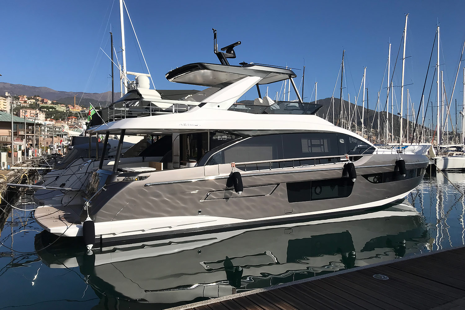 Экстерьер Azimut 68 Fly M/Y Sunstroke 2022