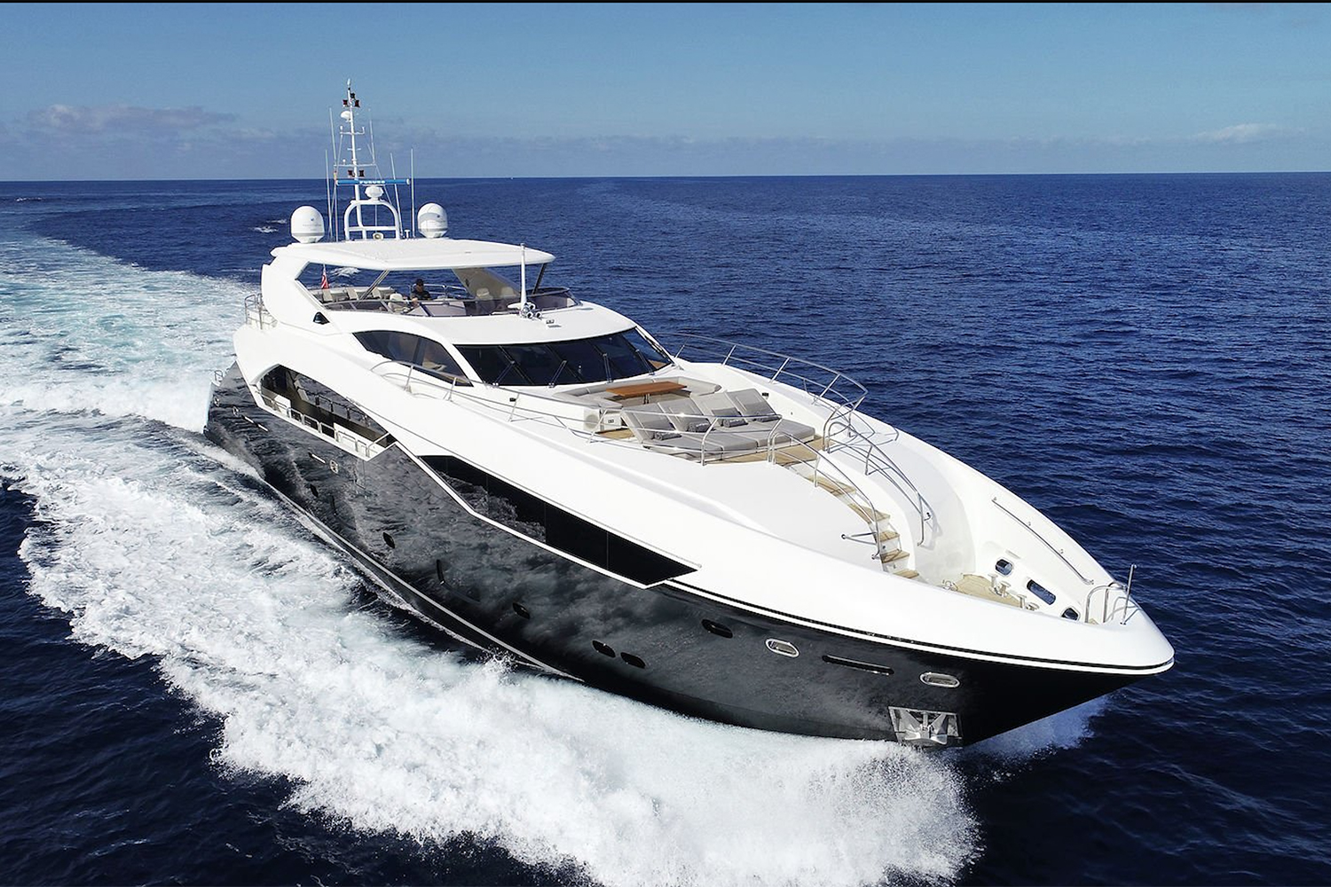 Экстерьер Sunseeker 115 M/Y DARIA 2013