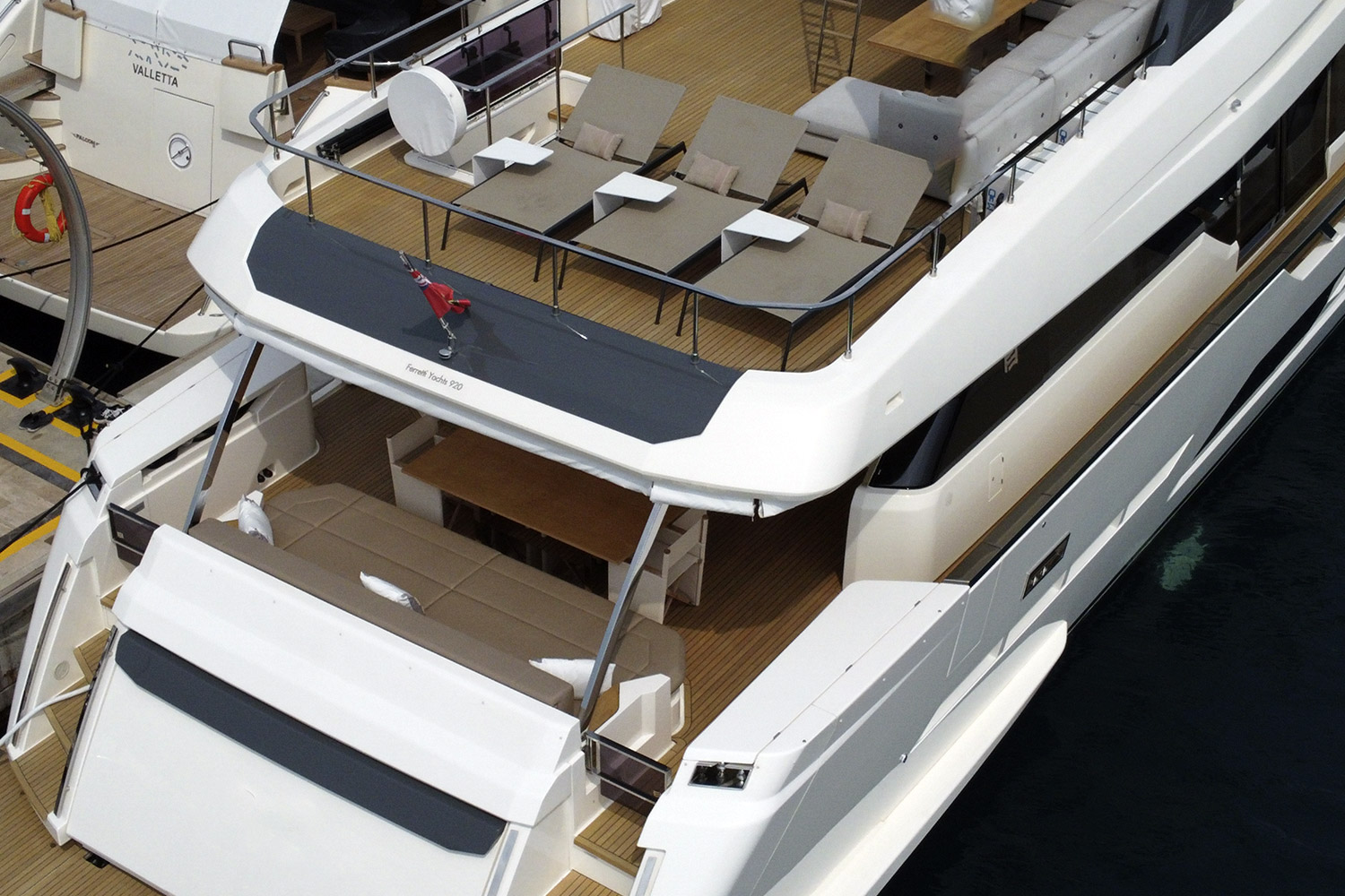 Экстерьер Ferretti 920